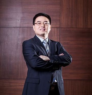 Huawein Suomen toimitusjohtaja David Liu.