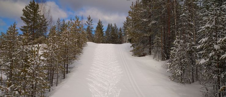 21:9-kuvasuhteen valokuviin mahtuu sivuttaissuunnassa paljon.
