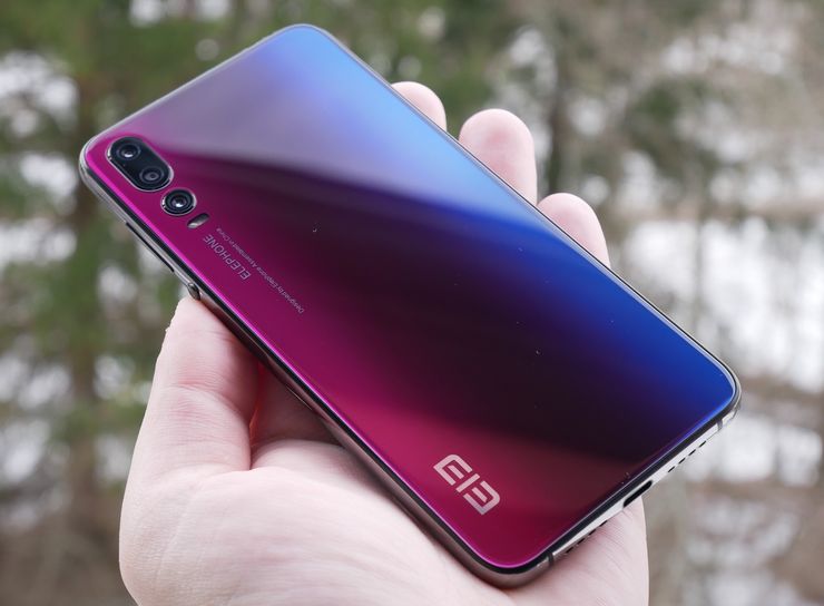 Elephone A5:n takapuoli muistuttaa paljon Huawei P20 Prota.