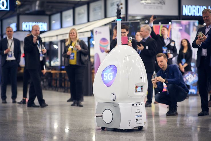 5G-robotti Helsinki-Vantaan lentoasemalla.