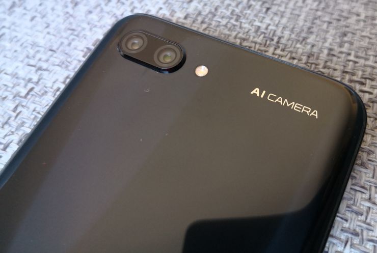 Honor 10:n kamerassa hyödynnetään tekoälyä.