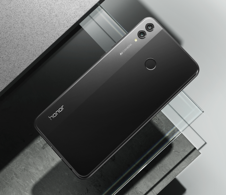 Honor 8X:n vasenta laitaa on korostettu eri värisävyllä.