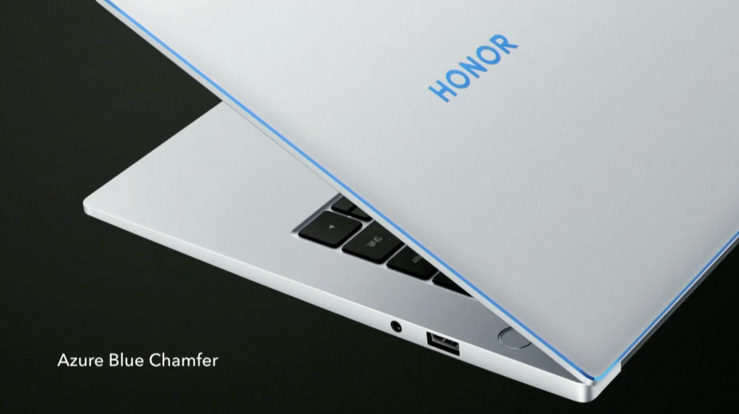 Honor MagicBook 14:n reunaa kiertää sininen tehostereunus.