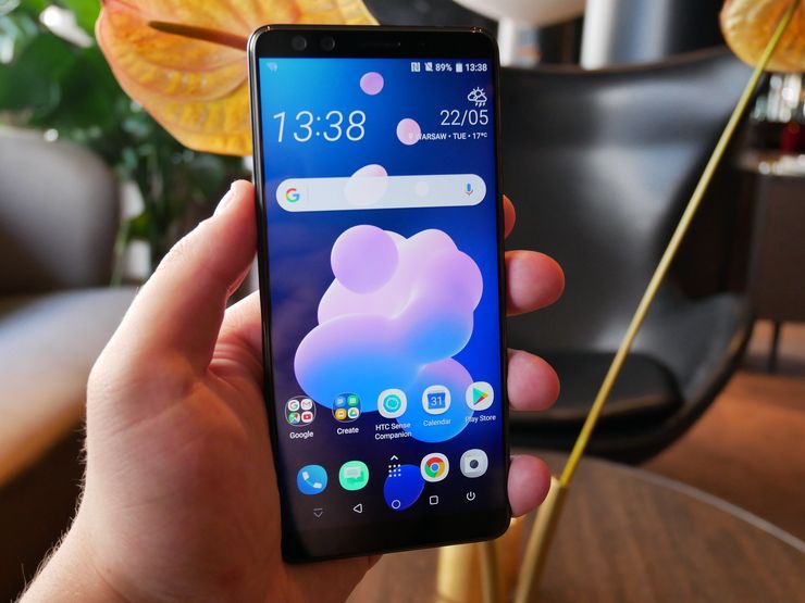 HTC ei lähtenyt mukaan näyttölovien trendiin.