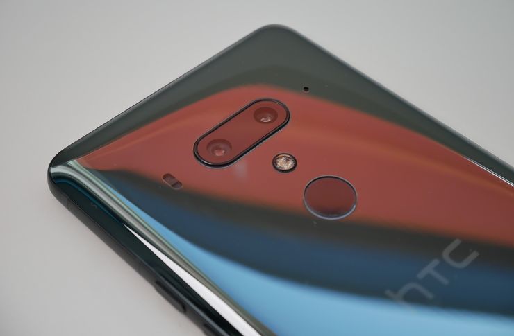 HTC U12+:ssa on kaksi takakameraa.