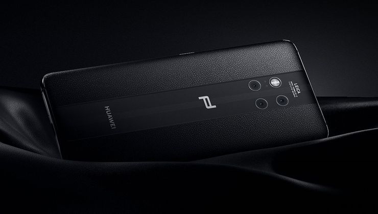 Mate20 RS:n takapuolella on materiaalina myös nahkaa.