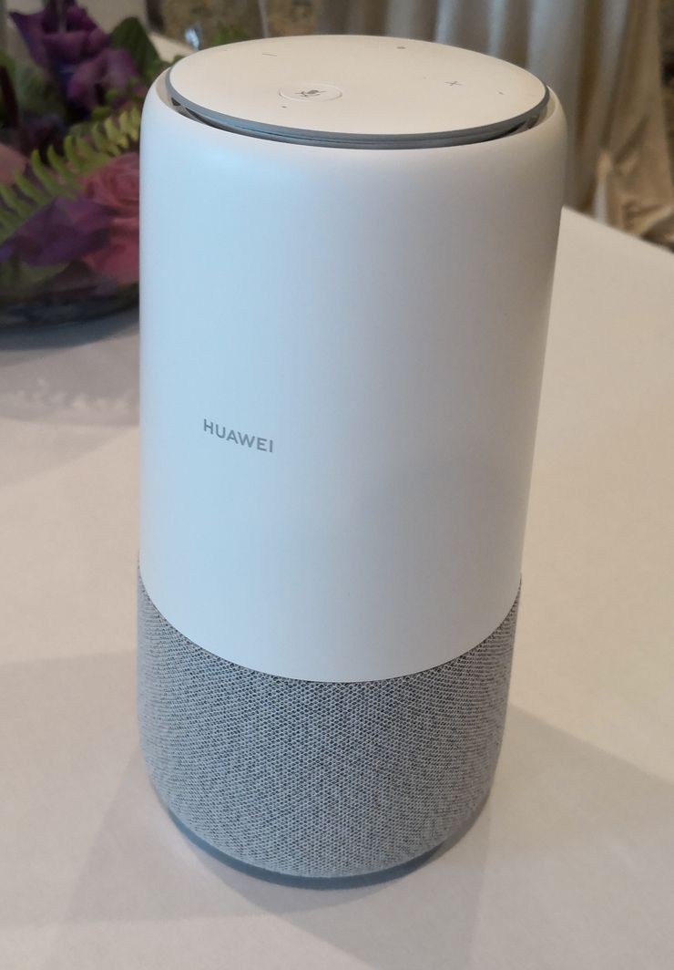 Huawei AI Cube toimii sekä 4G-yhteyden jakavana reitittimenä että älykaiuttimena.