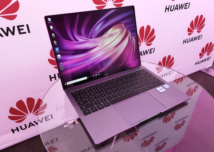 Ulkoisesti uudistettu MateBook X Pro on käytännössä ennallaan. Rakenne on edelleen erittäin laadukas ja jämäkkä. Myös näytönreunukset ovat varsin kapeat.