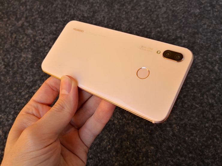 Pink Gold -väri P20 Litestä on sävyltään melko vaimea, ja näyttää valosta riippuen jopa valkoiselta.