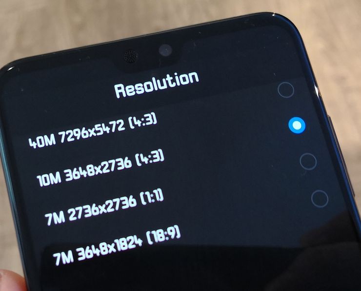 Halutessaan kameralla voi ottaa koko 40 megapikselin kokoisia kuvia.