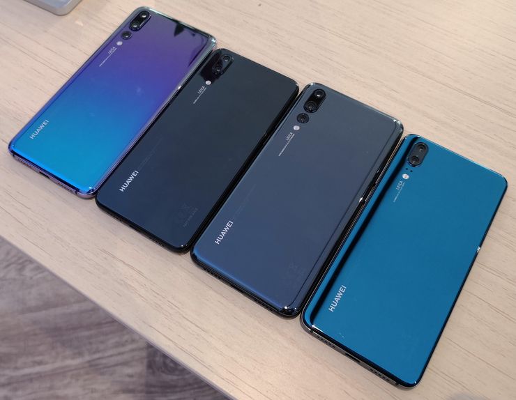 Rinnakkain P20 Pro, P20, P20 Pro, P20.