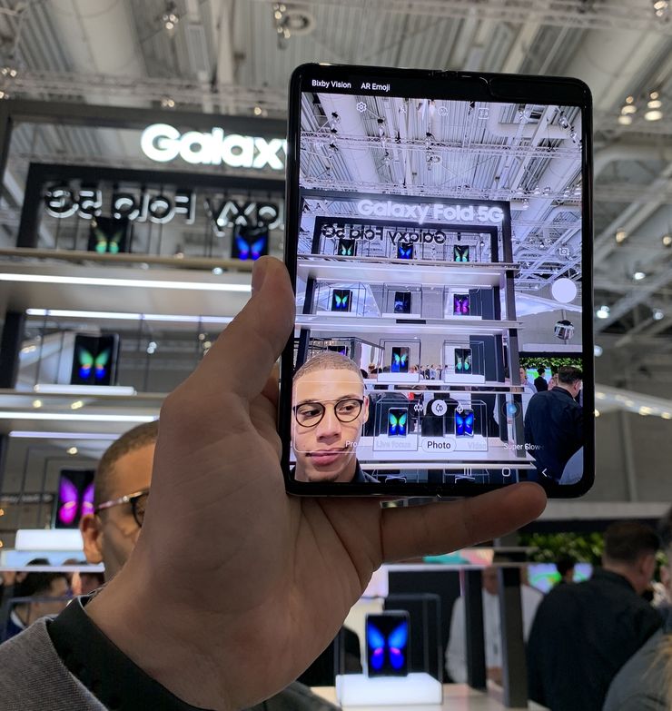 Galaxy Foldilla oli suuremman näytön ansiosta myös hyvä kuvata – eikä se kamerana kuitenkaan näytä tyhmältä kuten kookkaammat tablettilaitteet.