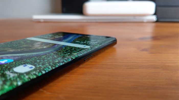 Galaxy Note8:n oikeassa laidassa sijaitsee virtanäppäin.