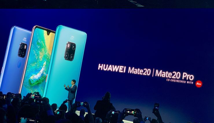 Mate 20:ssä on pienempi näyttölovi.