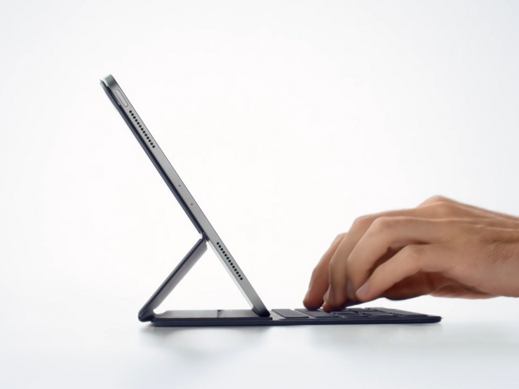 iPad Pro ja uusi Smart Keyboard Folio.