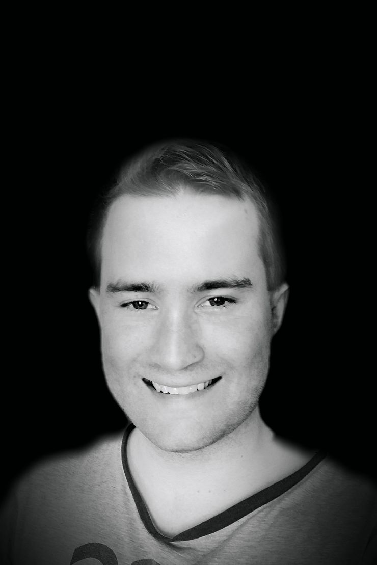 Selfie Honor 10:llä ja klassisella valaistuksella.