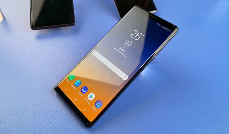Galaxy Note9:n design jatkaa tutuilla linjoilla. Näyttö on nyt kooltaan 6,4 tuumaa.