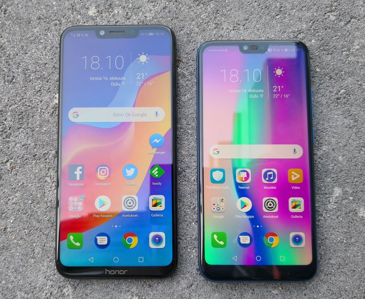 Honor Play 6,3 tuuman näytöllään on kookas jopa verrattuna 5,84 tuuman näytöllä varustettuun Honor 10:een.