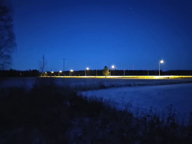 OnePlus 6T erillisellä Yö-kuvaustilalla.