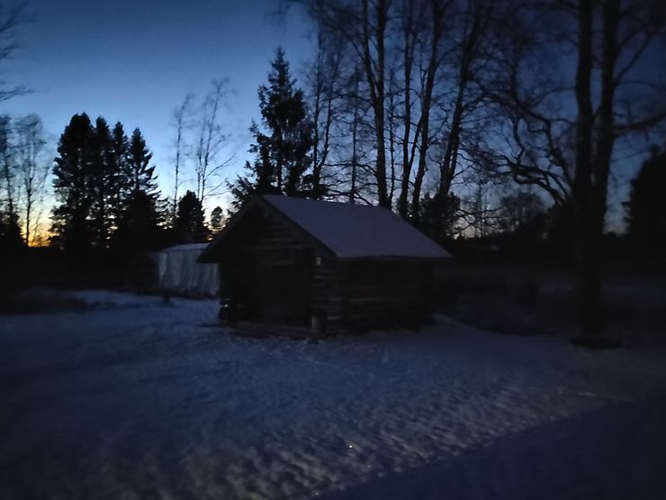 OnePlus 6T erillisellä Yö-kuvaustilalla.