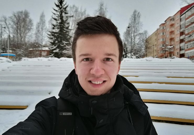 Honor panosti 10 Litessä etukameraan, joka onkin kameroista parempi.