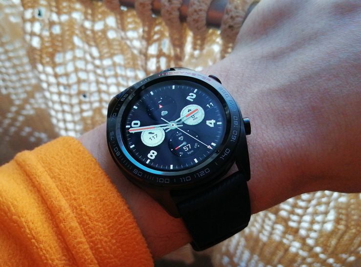 Honor Watch Magic tuntuu ranteessa mukavalta.