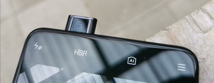 Xiaomi Mi 9T:n erikoisuus on esiin nouseva etukamera.