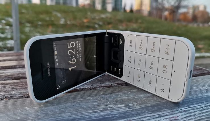 Nokia 2720 Flip on harkinnan arvoinen uutuus, mikäli hakusessa on yksinkertaisempi puhelin.