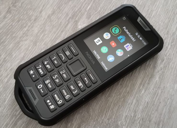 Pitkä toiminta-aika on Nokia 800 Toughin valttikortteja.