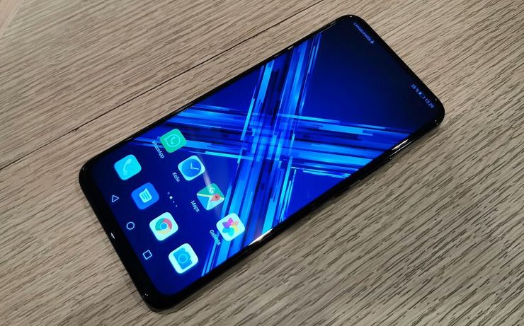 Honor 9X:n näyttö on kookas ja loveton.