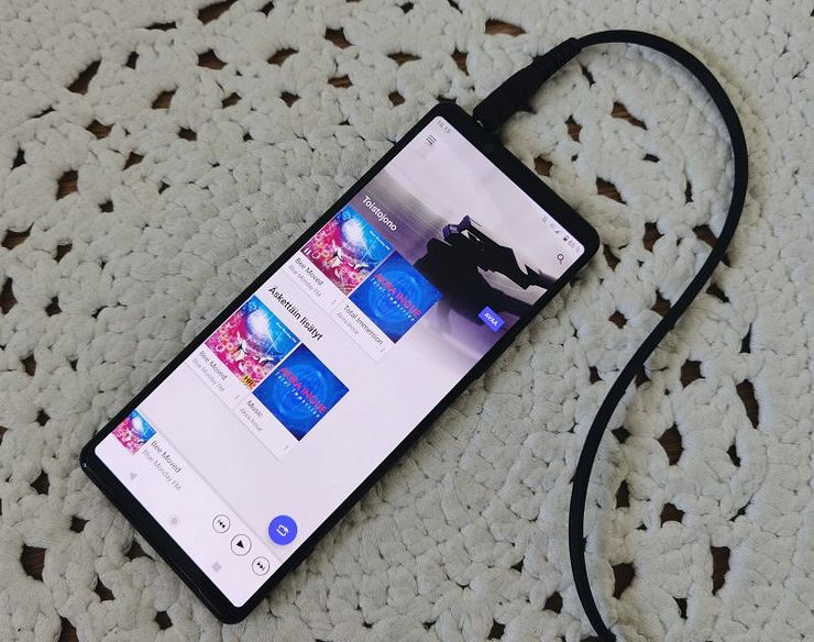 Myös perinteinen 3,5 millimetrin kuulokeliitäntä tekee paluun Sony-lippulaivoihin.