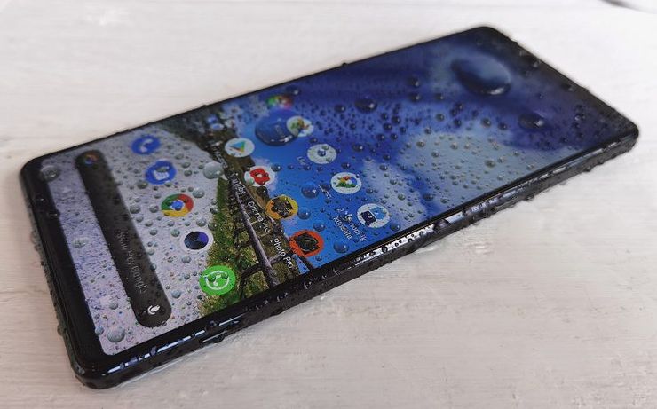 Sony Xperia 1 II on vesitiivis.