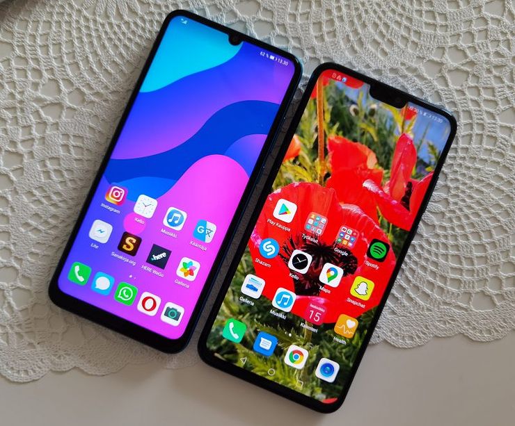 Vasemmalla kuvassa Honor 9A, oikealla honor 8X Lite, joka on samankaltainen älypuhelin Google-palveluilla.