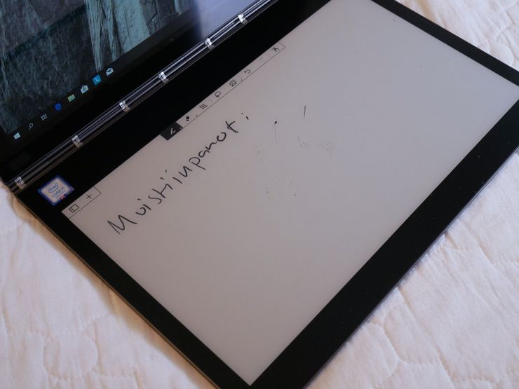 Muistiinpanot voi kirjoittaa E Ink -näytölle kalliimman version mukana tulevalla kosketusnäyttökynällä.