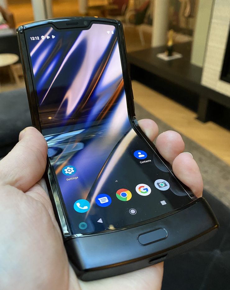 Motorola razrin sisältä paljastuu 6,2 tuuman näyttö.