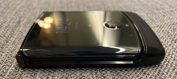 Motorola razr on kompakti laite.