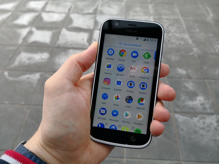Android Gon erikoisuus ovat Googlen kevennetyt Go-sovellusversiot. Sovellusvalikossa on bugin vuoksi Kamera-vakiosovellus kaksi kertaa.