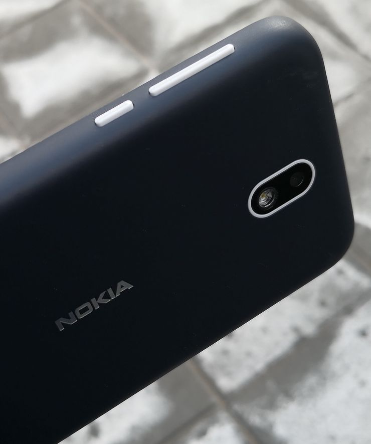 Nokia 1:n sivupainikkeiden tuntuma on hyvä.sdr