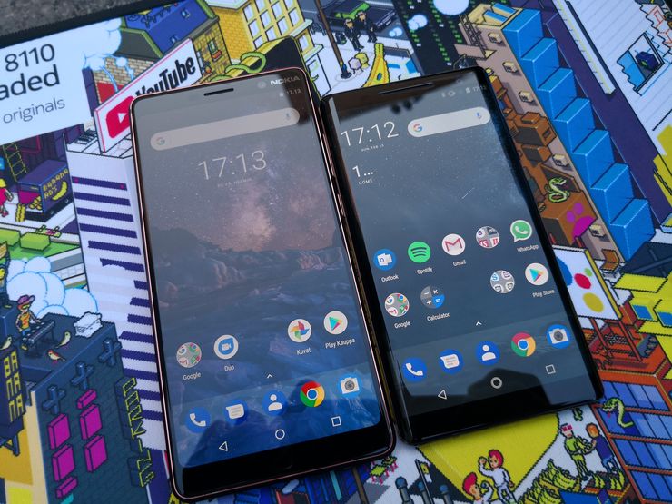 Nokia 8 Sirocco on todella kompakti. Rinnalla suurempi Nokia 7 Plus.