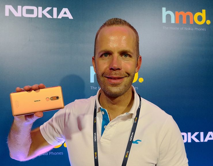 HMD Globalin tuotteista vastaava johtaja Juho Sarvikas.