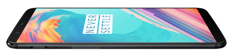 Tuttu kolmiasentoinen hiljennyskytkin on mukana myös OnePlus 5T:ssä.