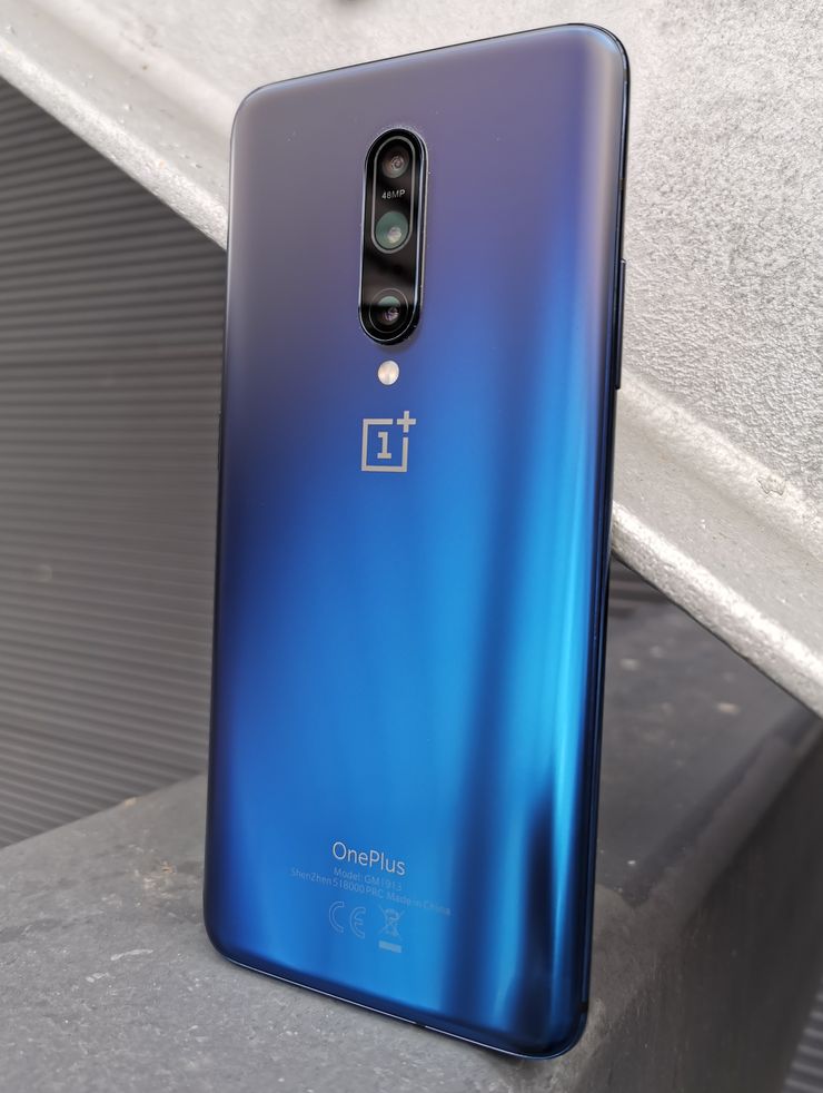 Nebula Blue -väri OnePlus 7 Prosta on tyylikäs.