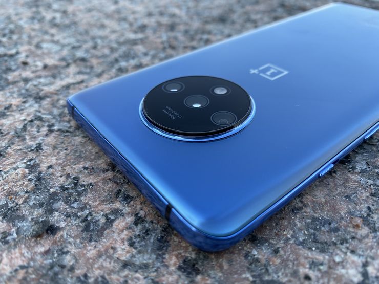 OnePlus 7T:n kolme kameraa tarjoavat nyt monipuoliset kuvausominaisuudet.