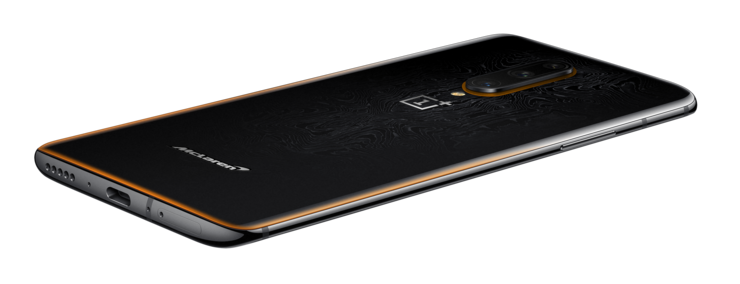 OnePlus 7T Pro McLaren Editionia koristavat oranssit yksityiskohdat.