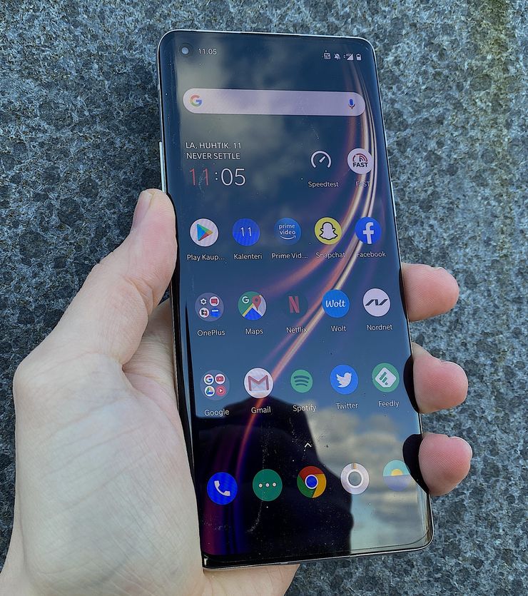 OnePlus 8 on hyvä muttei mullistava puhelin.