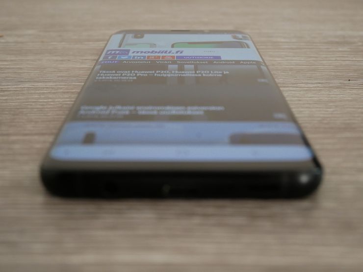 Samsung Galaxy S9+:n näyttö on sanalla sanoen loistava.