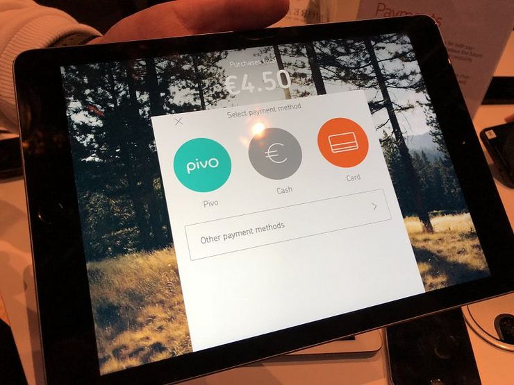 Kuvassa OP:n mobiilikassa iPadilla.
