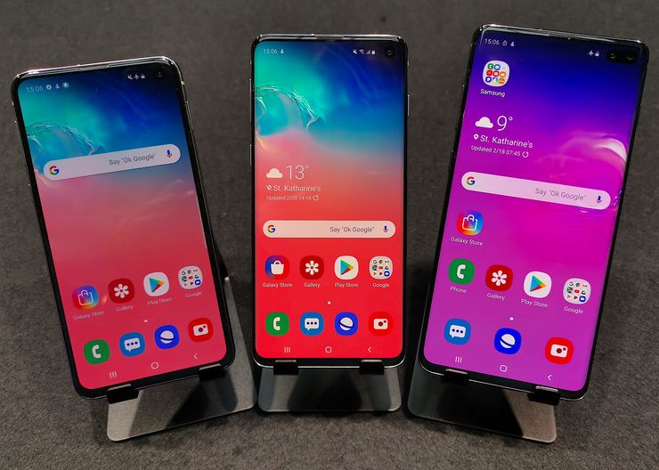 Samsung Galaxy S10e, Galaxy S10 ja Galaxy S10+ on kaikki varustettu uudella Infinity-O-näytöllä, jossa etukamerat on sijoitettu näytön oikeaan yläkulmaan.