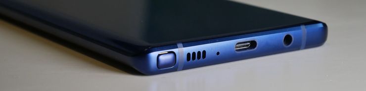 Galaxy Note9:ssä on kuulokeliitäntä, mutta Note 10:n ei välttämättä sitä saa.