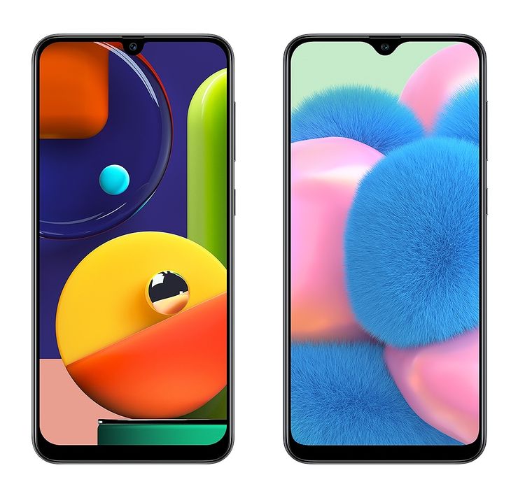 Vasemmalla Samsung Galaxy A50s, oikealla Samsung Galaxy A30s.